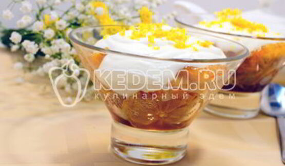 десерт из апельсинов с взбитыми сливками