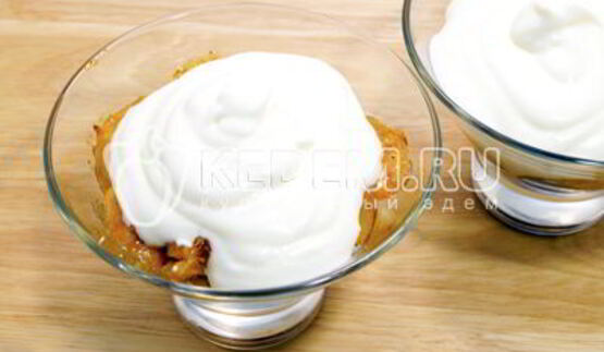 десерт из апельсинов с взбитыми сливками