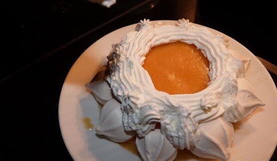 десерт из сорбета и меренгов