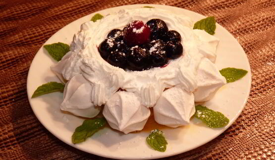 десерт из сорбета и меренгов