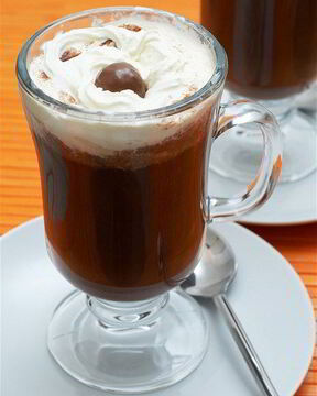 Горячий шоколад с ванилью и темным шоколадом