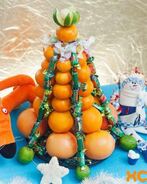 Елка из фруктов и конфет