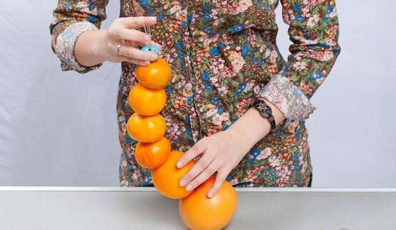 елка из фруктов и конфет