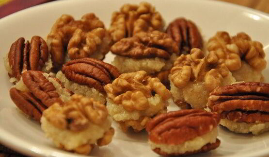 конфетки с миндально-винной начинкой и кленовым сиропом