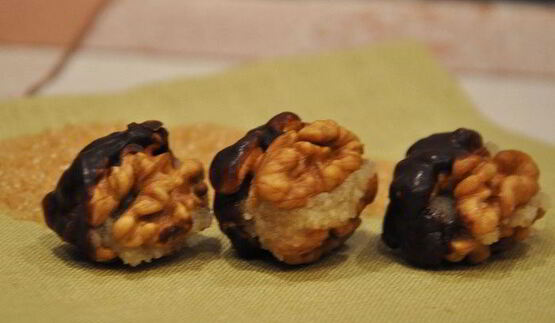 конфетки с миндально-винной начинкой и кленовым сиропом