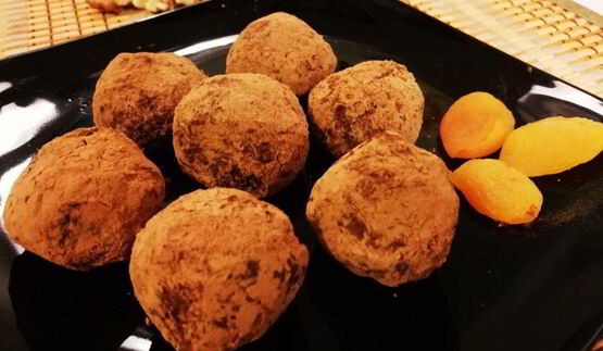 конфеты из банана, грецкого ореха и кураги