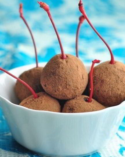 Рецепт конфет иза сухофруктова с коктейльного вишнея