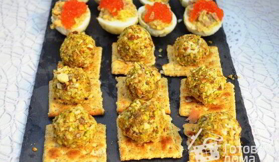 закусочные конфетки с голубым сыром и инжиром