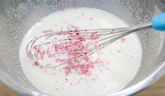 бисквитный рулет с клубничным кремом