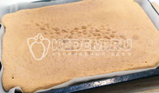 бисквитный рулет с клубничным кремом