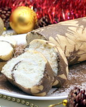 Бисквитный рулет с кремом Новогодний салют