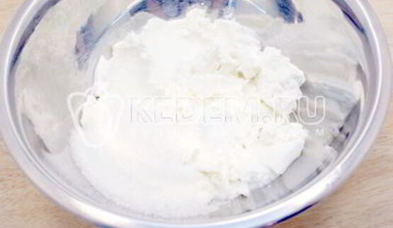 бисквитный рулет с кремом новогодний салют