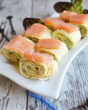 Блинные рулетики с крабовым кремом