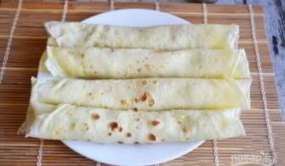 блинные рулетики с крабовым кремом