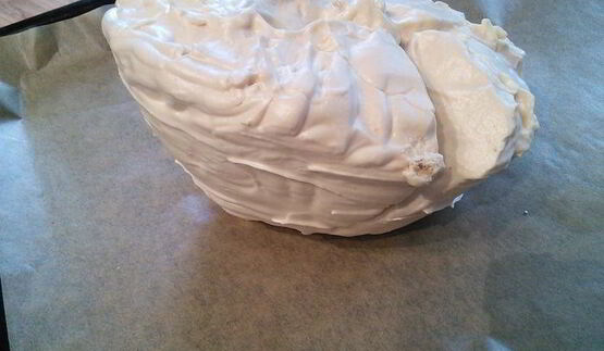 карамельная павлова со сливочным кремом и яичным ликером