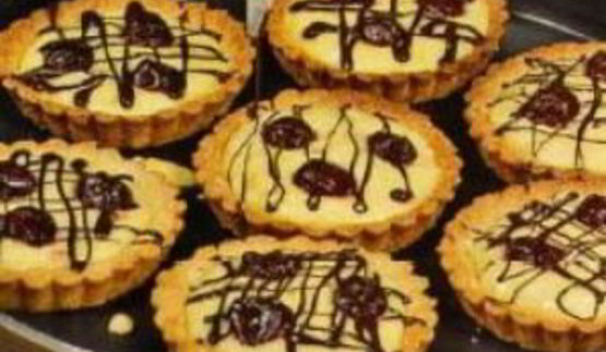 корзиночки с кремом и вишней