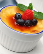 Крем-брюле с ройбосом и ягодами