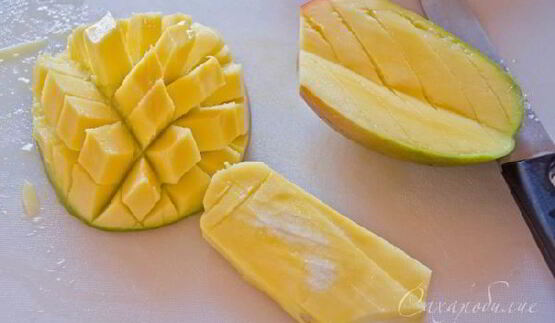 рулет с манго и кокосовым кремом