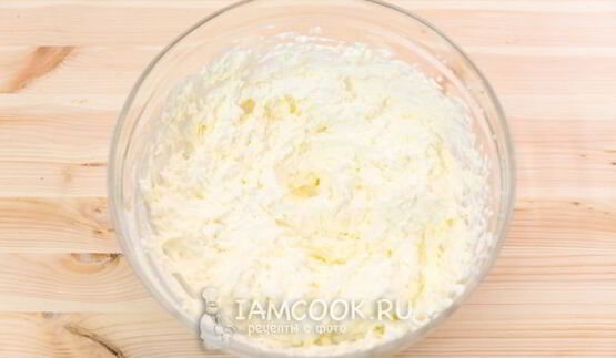 шоколадный бисквитный рулет со сливочным кремом