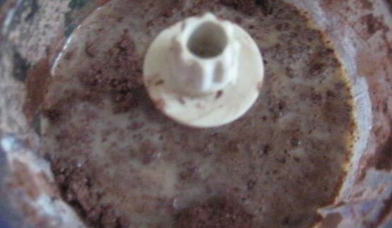 шоколадные коржики с кремом и клубникой