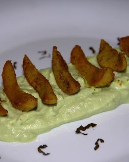 Рецепт яичек барашка на творожном креме из авокадо