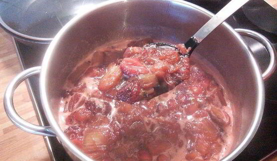 мармелад из ревеня и клубники с мятой