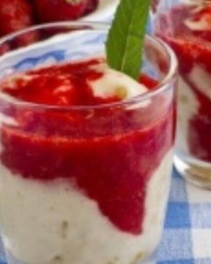 Рецепт десерта из клубники и замороженого банана