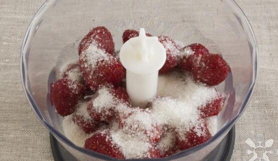 десерт из клубники и замороженого банана