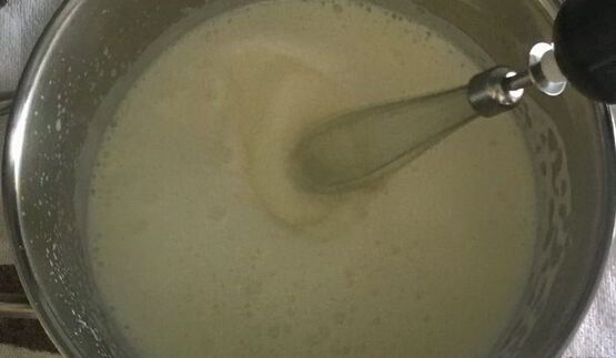 карамельное мороженое с карамельными орешками