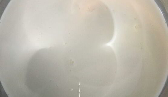 карамельное мороженое с карамельными орешками