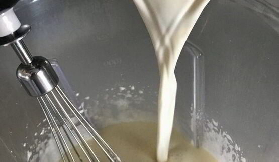 карамельное мороженое с карамельными орешками