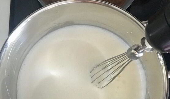 карамельное мороженое с карамельными орешками