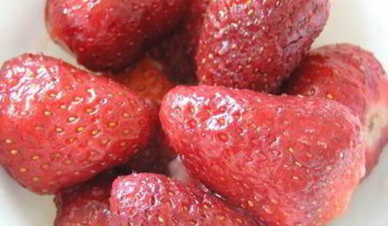 клубничное мороженое