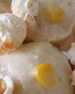 Кукурузное мороженое с попкорном и хлопьями
