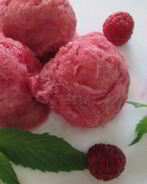 Малиново-имбирный сорбет и мороженое