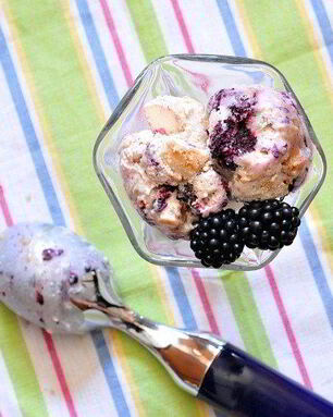 Мороженое Ежевичный чизкейк