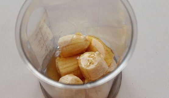 мороженое из черной смородины и йогурта