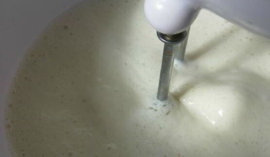 мороженое из зеленого чая с мятой и корицей