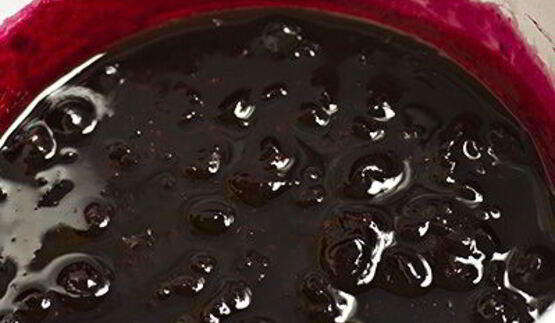 мороженое с черной смородиной