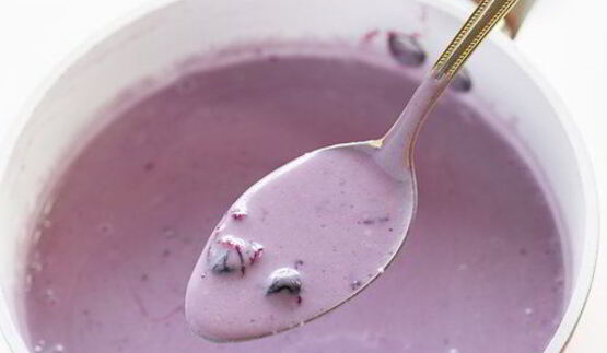 мороженое с черной смородиной