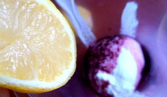 прохладный коктейль из мороженого с черникой