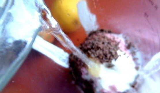 прохладный коктейль из мороженого с черникой