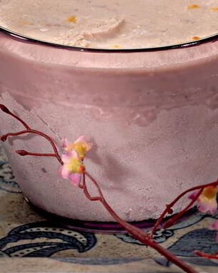 Рисовое мороженое с ягодным соусом