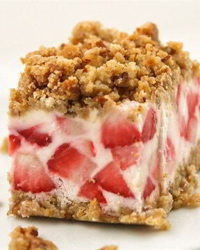 Террин из сливочного мороженого и клубники