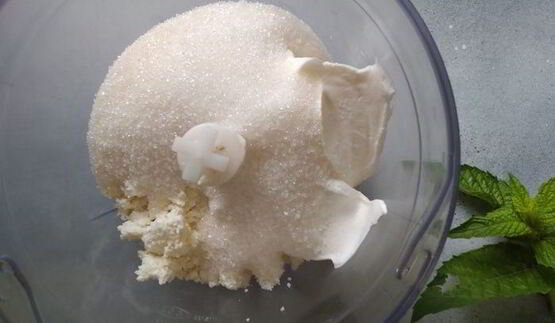 ягодное мороженое с мятой