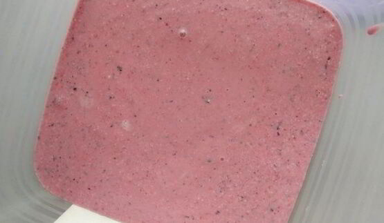 ягодное мороженое с мятой