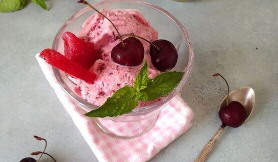 ягодное мороженое с мятой