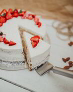 Бисквит с клубничным муссом