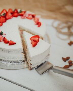 Бисквит с клубничным муссом