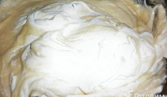 грушевый мусс на шоколадных листьях